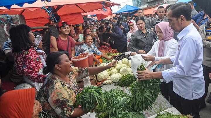 Pemerhati Sebutkan Tim Ganjar Tidak Dapat Bendung Dampak Bantuan sosial Jokowi ke Prabowo-Gibran.